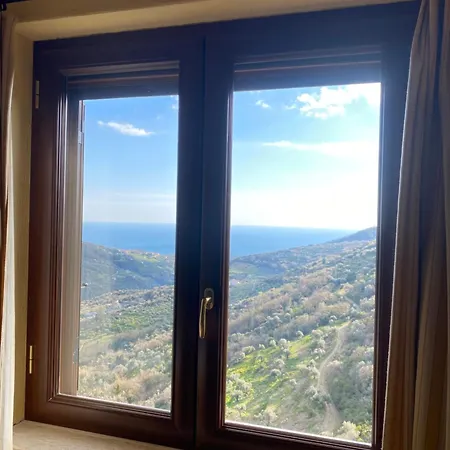 לינה וארוחת בוקר Bernadette