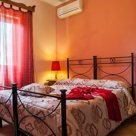 לינה וארוחת בוקר Bernadette 4*