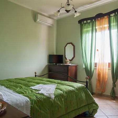 Bernadette לינה וארוחת בוקר 4*