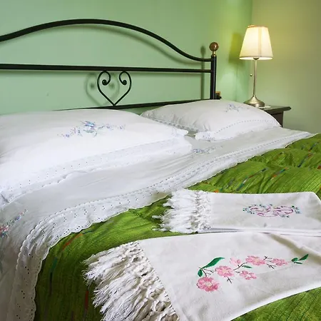 Bernadette לינה וארוחת בוקר 4*